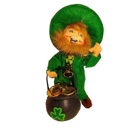 ANNALEE St Patrick's Day Irish Jolly Leprechaun With Pot Of Gold Vintage Kitsch - Picture 1 of 8